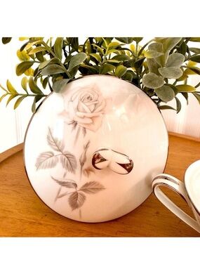 NORITAKE CHINA ~ Elegant Floral Sugar Bowl trimmed in Gold made in Japan